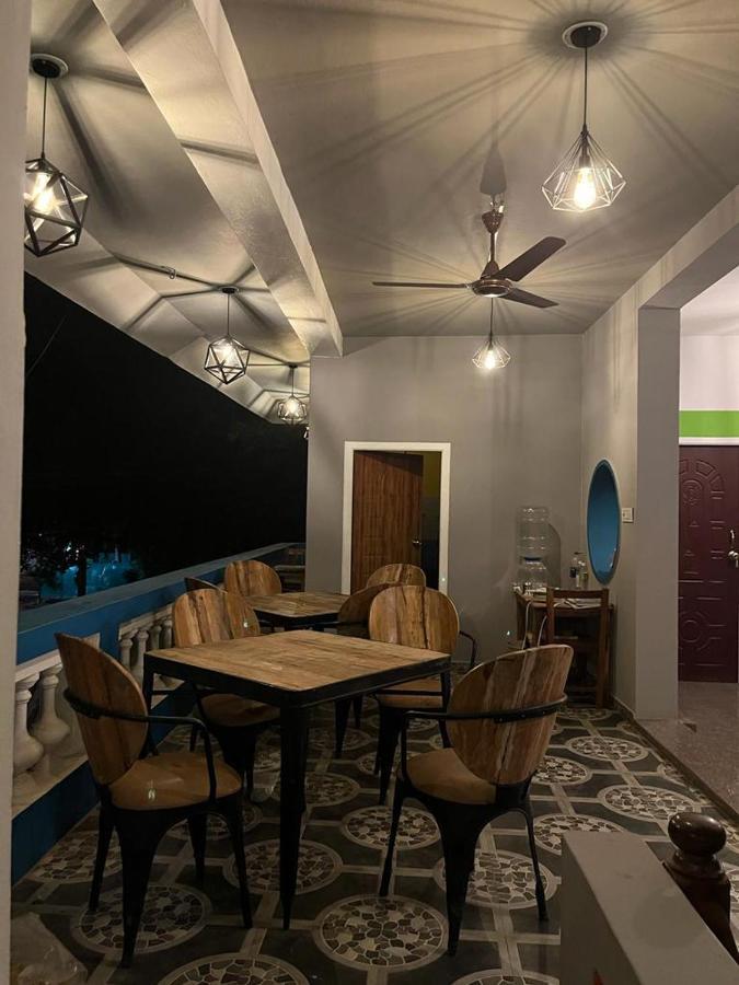 Unearth Hostel Ауровил Екстериор снимка