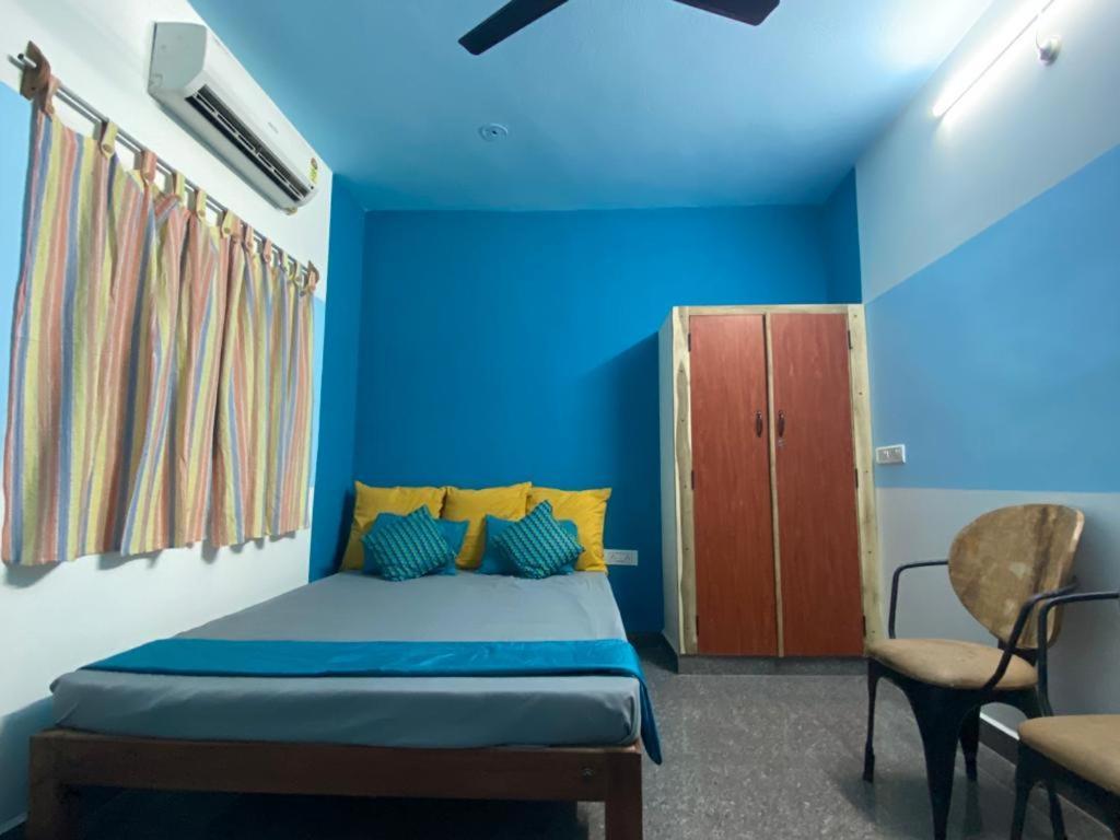 Unearth Hostel Ауровил Екстериор снимка