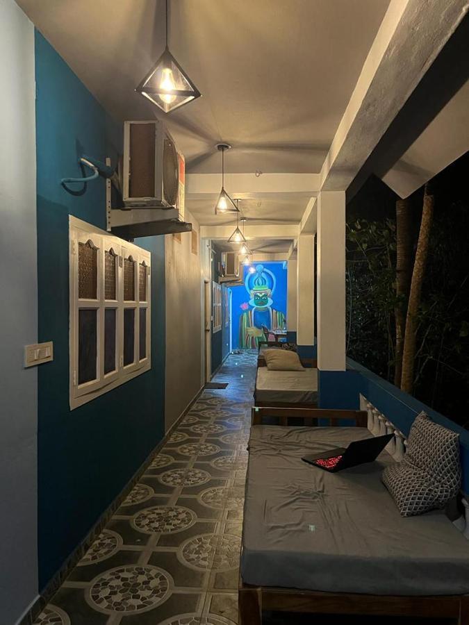 Unearth Hostel Ауровил Екстериор снимка