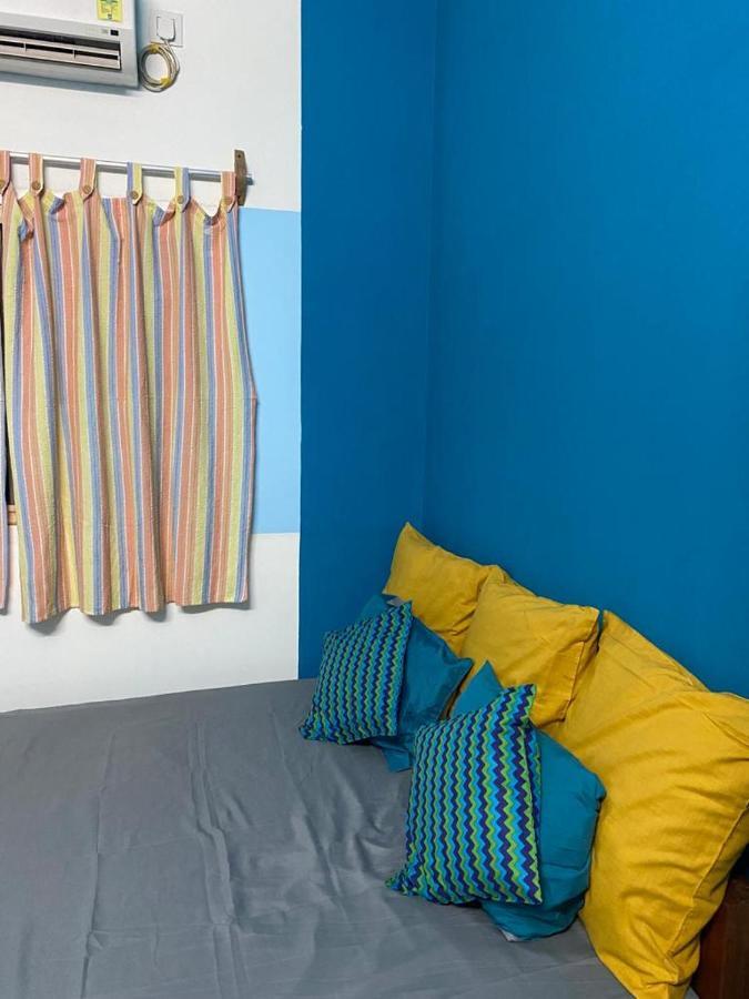 Unearth Hostel Ауровил Екстериор снимка