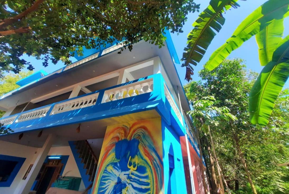 Unearth Hostel Ауровил Екстериор снимка