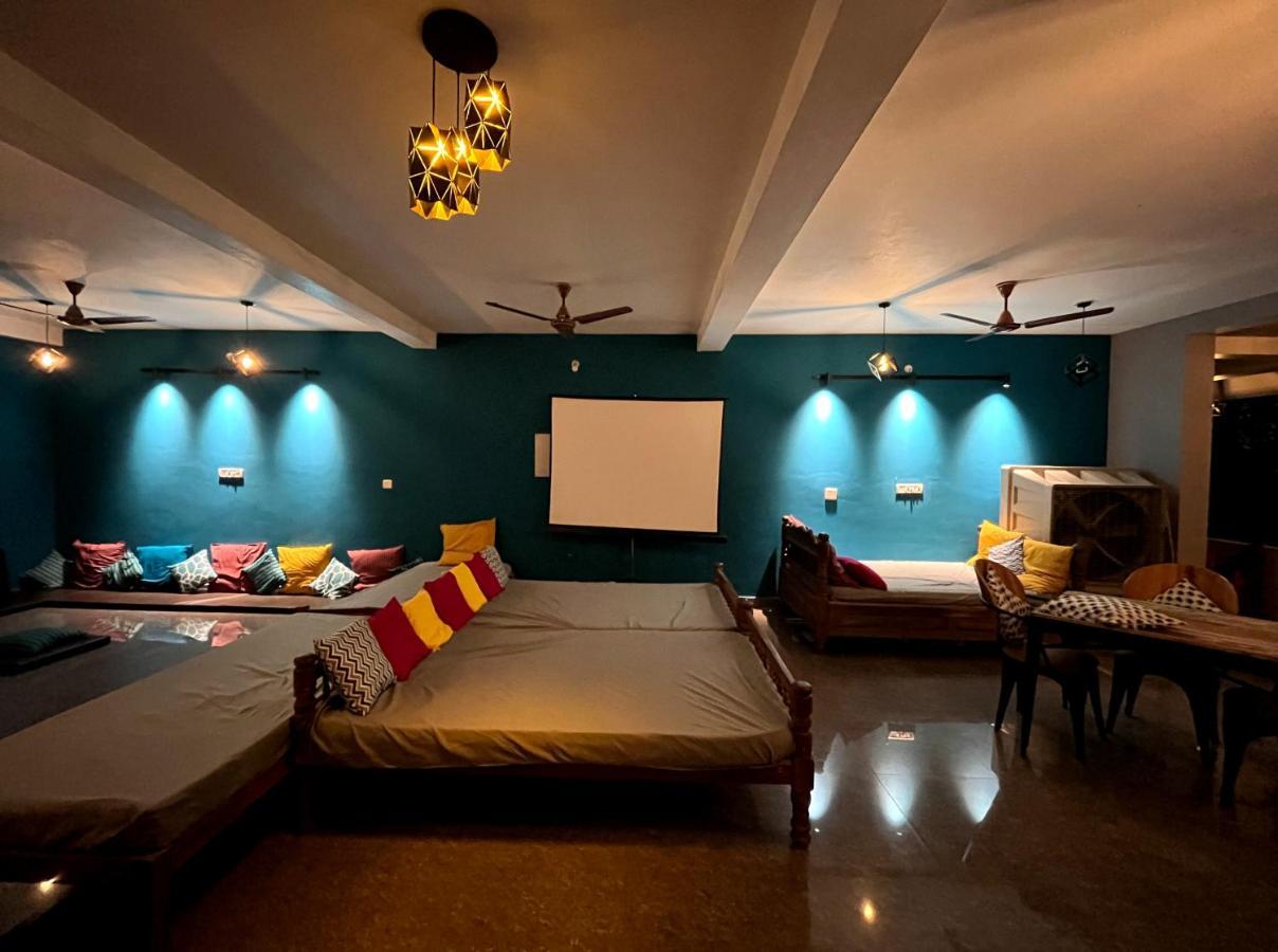 Unearth Hostel Ауровил Екстериор снимка