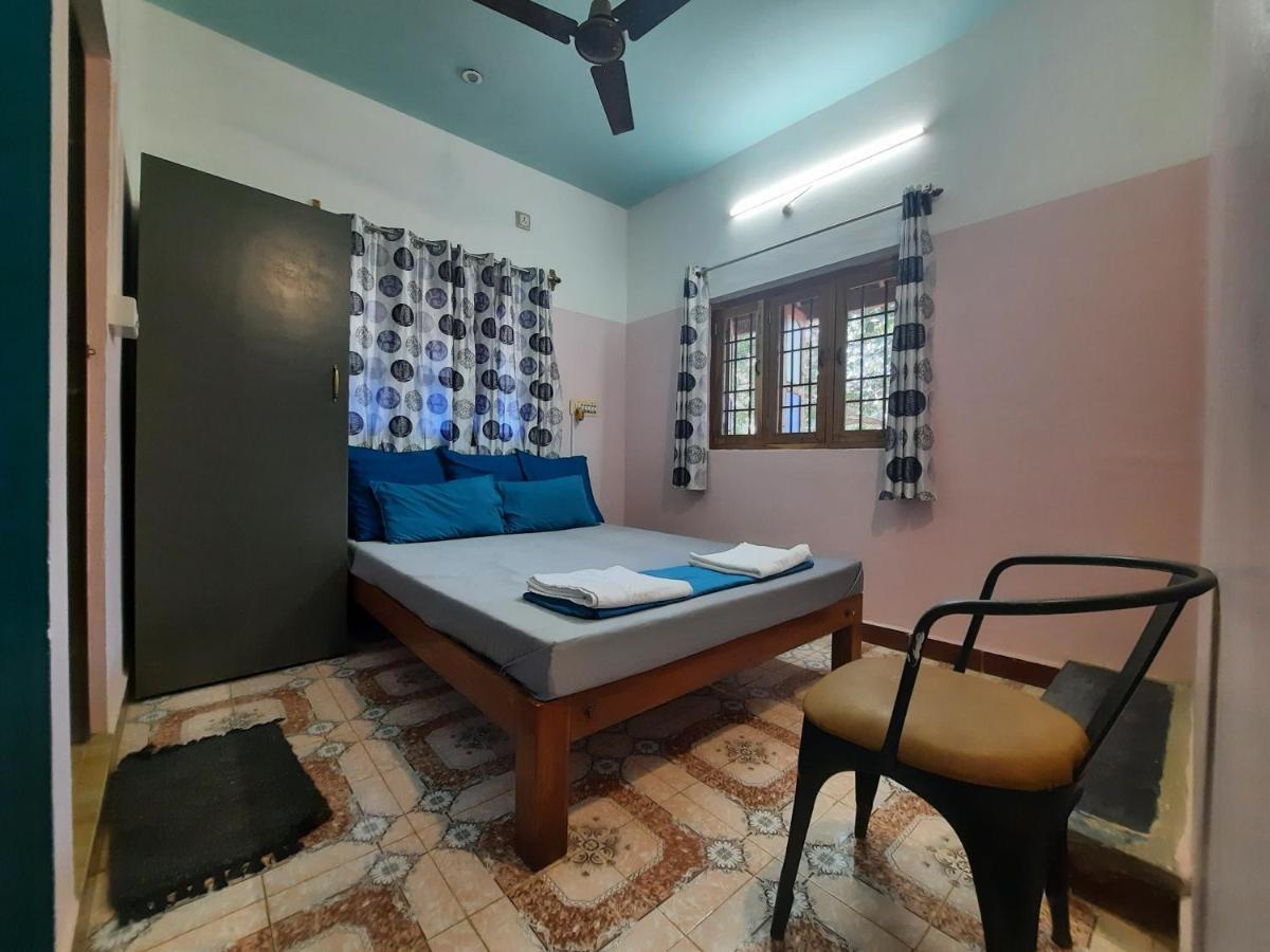 Unearth Hostel Ауровил Екстериор снимка